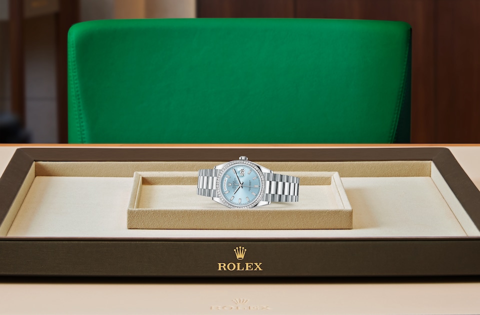 Rolex - DAY-DATE - Oyster, 36 mm, platine et diamants